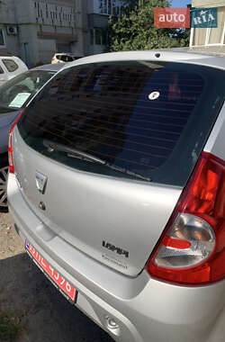Хэтчбек Dacia Sandero 2009 в Ромнах