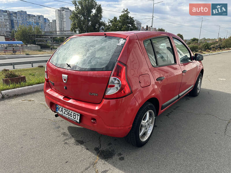 Хэтчбек Dacia Sandero 2009 в Киеве