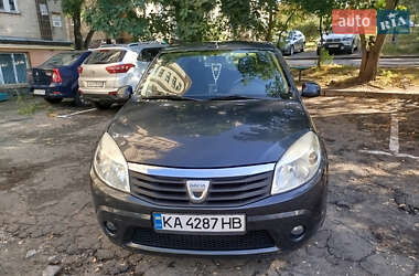 Хэтчбек Dacia Sandero 2008 в Киеве