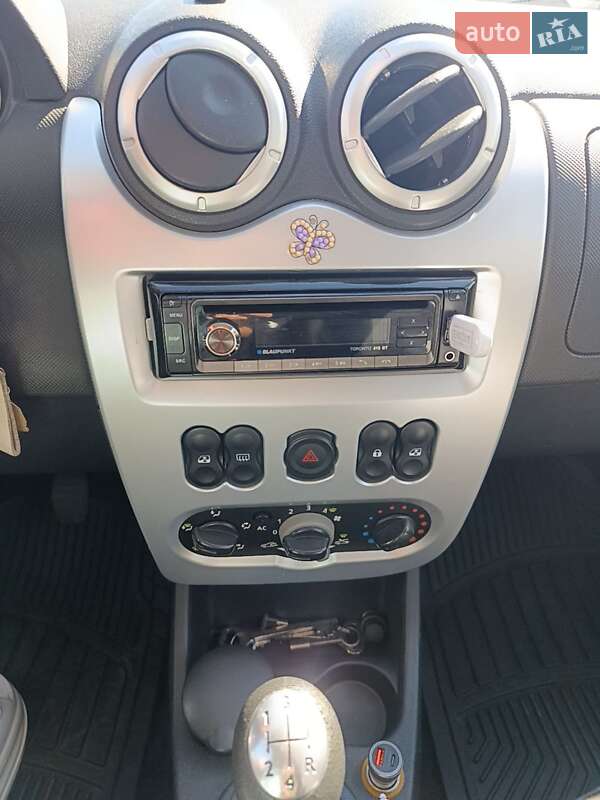 Хетчбек Dacia Sandero 2009 в Сумах