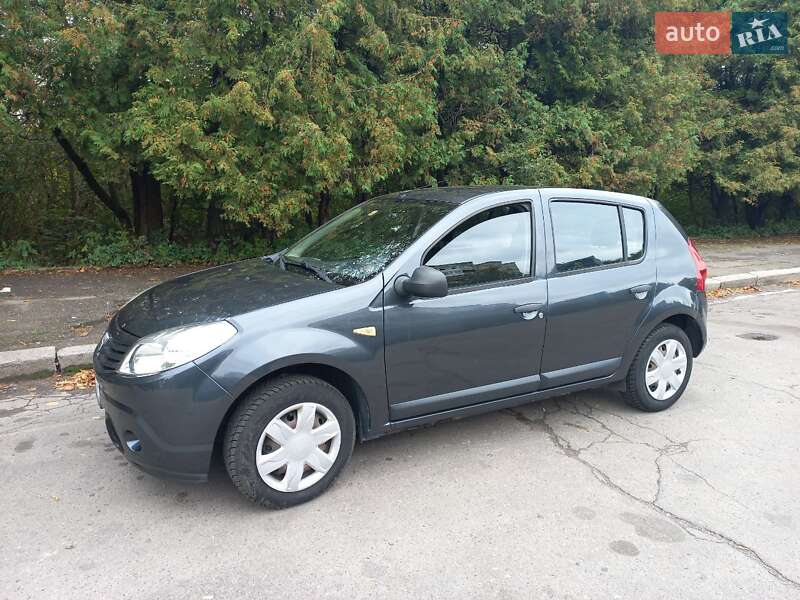 Хэтчбек Dacia Sandero 2010 в Ровно фото 3 Хэтчбек Dacia Sandero 2010 в Ровно