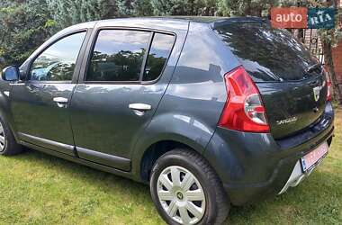 Хэтчбек Dacia Sandero 2008 в 