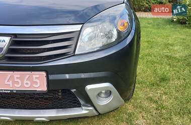 Хэтчбек Dacia Sandero 2008 в 