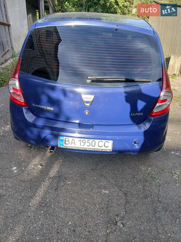 Хетчбек Dacia Sandero 2009 в Малій Висці