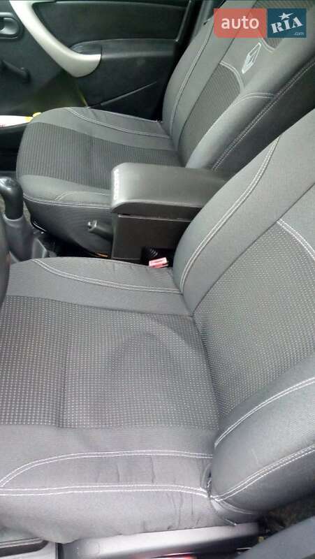 Хэтчбек Dacia Sandero 2010 в Кривом Роге