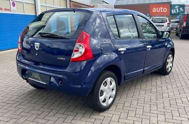 Хэтчбек Dacia Sandero 2009 в 