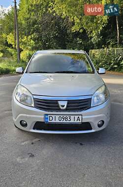 Хэтчбек Dacia Sandero 2008 в 