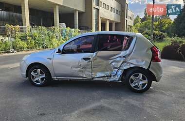 Хэтчбек Dacia Sandero 2008 в 
