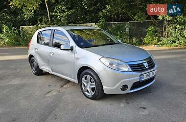 Хэтчбек Dacia Sandero 2008 в Киеве