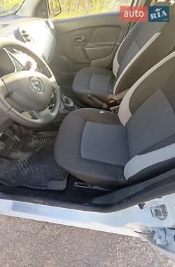 Хэтчбек Dacia Sandero 2013 в 