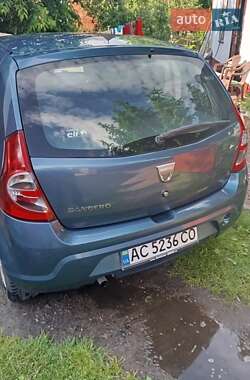 Хэтчбек Dacia Sandero 2011 в 