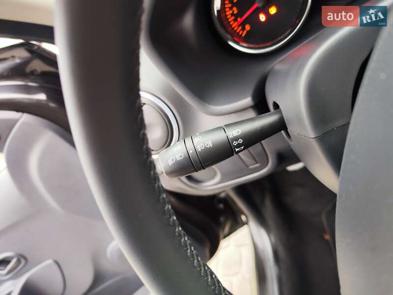 Хэтчбек Dacia Sandero 2015 в Львове