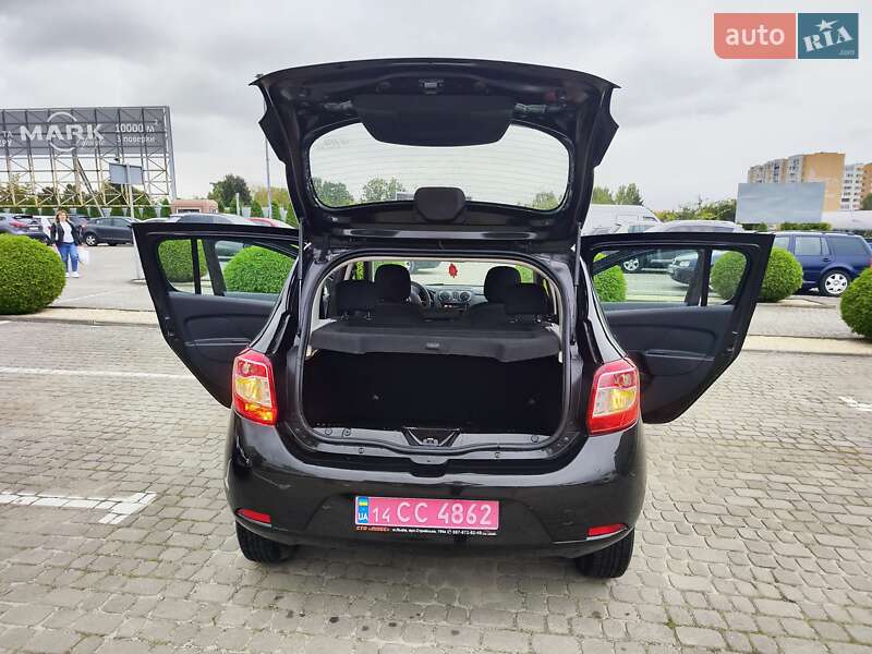 Хэтчбек Dacia Sandero 2015 в Львове