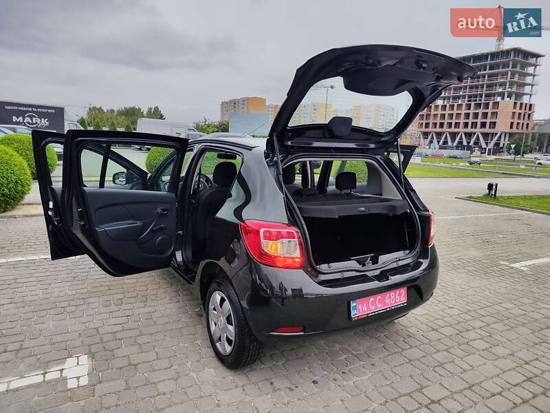 Хэтчбек Dacia Sandero 2015 в Львове