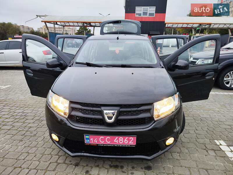 Хэтчбек Dacia Sandero 2015 в Львове