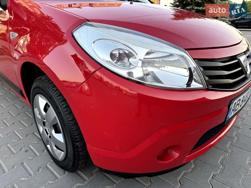 Хэтчбек Dacia Sandero 2009 в Виннице
