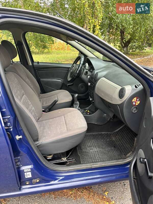 Хэтчбек Dacia Sandero 2009 в Гадяче