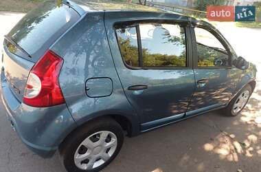 Хэтчбек Dacia Sandero 2009 в 