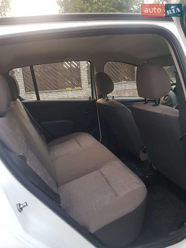 Хетчбек Dacia Sandero 2009 в Луцьку