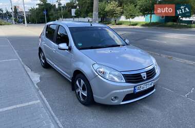 Хэтчбек Dacia Sandero 2009 в Лебедине