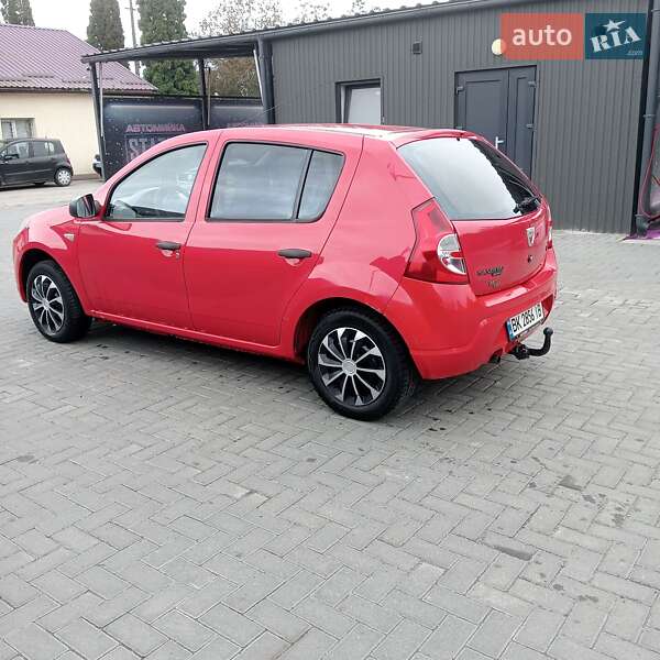 Хэтчбек Dacia Sandero 2009 в Остроге