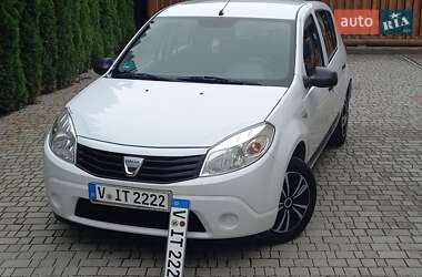 Хэтчбек Dacia Sandero 2009 в 