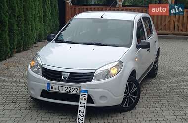 Хэтчбек Dacia Sandero 2009 в 