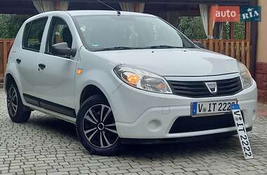 Хэтчбек Dacia Sandero 2009 в 