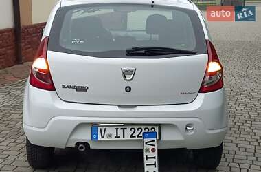 Хэтчбек Dacia Sandero 2009 в 