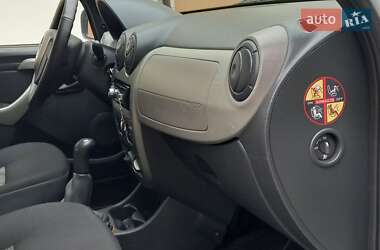 Хэтчбек Dacia Sandero 2009 в 