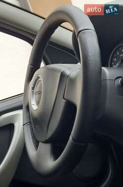 Хэтчбек Dacia Sandero 2009 в 