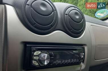 Хэтчбек Dacia Sandero 2009 в 