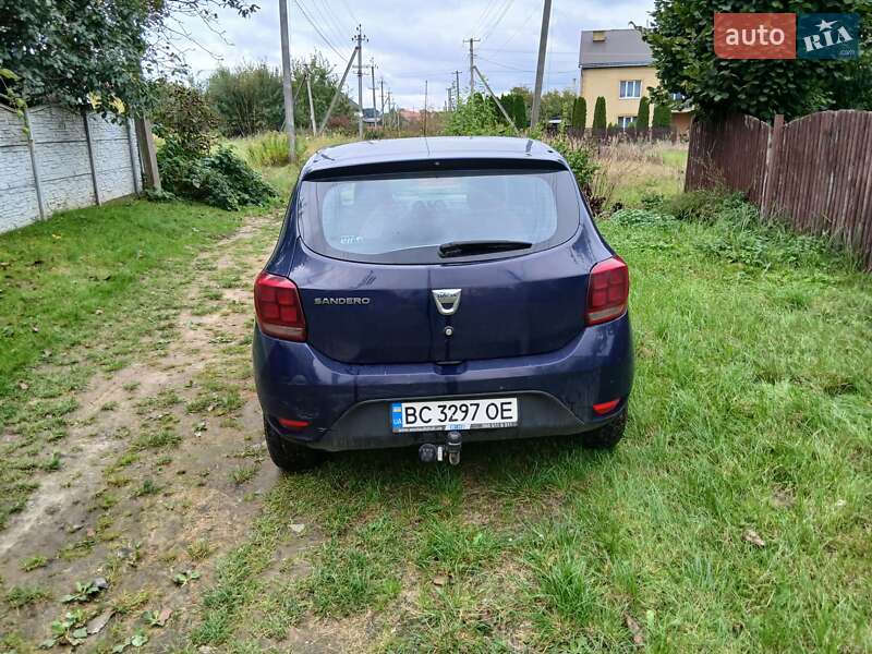 Хэтчбек Dacia Sandero 2017 в Львове