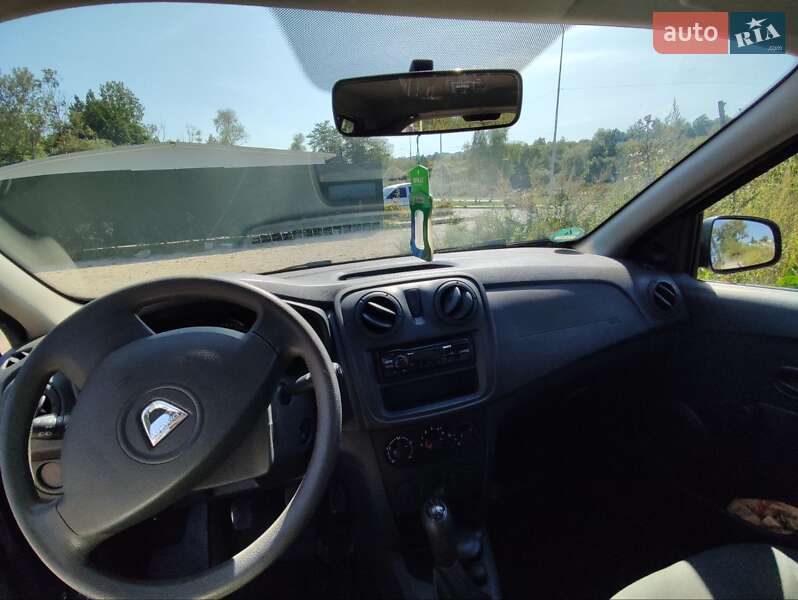 Хетчбек Dacia Sandero 2015 в Львові