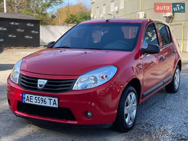 Хэтчбек Dacia Sandero 2009 в Днепре