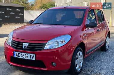 Хэтчбек Dacia Sandero 2009 в 