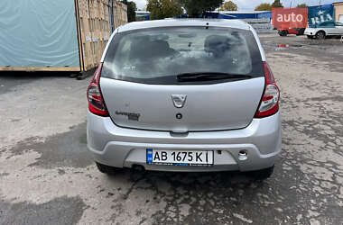 Хэтчбек Dacia Sandero 2010 в  фото 5 Хэтчбек Dacia Sandero 2010 в