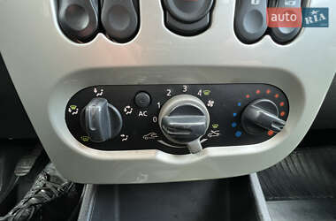 Хэтчбек Dacia Sandero 2010 в  фото 11 Хэтчбек Dacia Sandero 2010 в