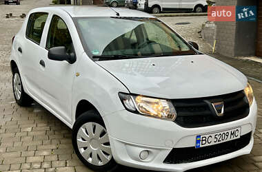 Хэтчбек Dacia Sandero 2015 в 