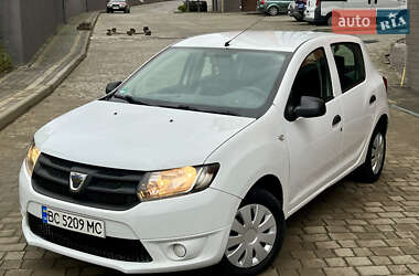 Хэтчбек Dacia Sandero 2015 в 