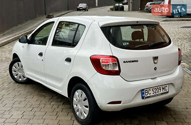 Хэтчбек Dacia Sandero 2015 в 