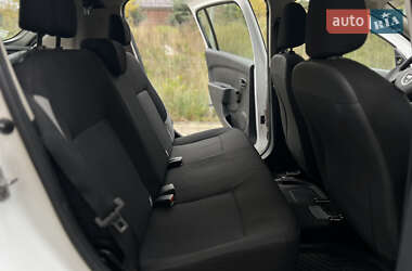 Хэтчбек Dacia Sandero 2015 в 