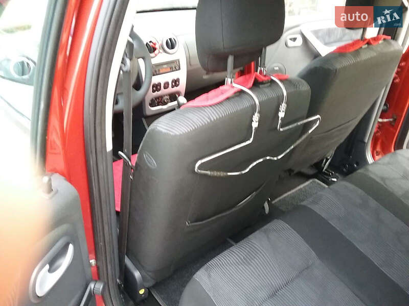 Хэтчбек Dacia Sandero 2009 в Ужгороде