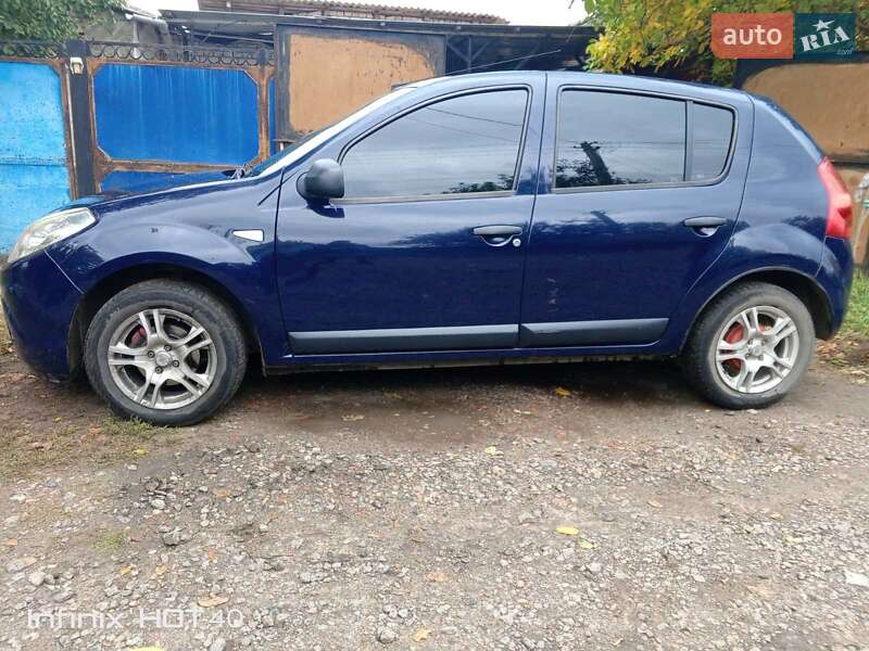 Хетчбек Dacia Sandero 2011 в Чугуєві