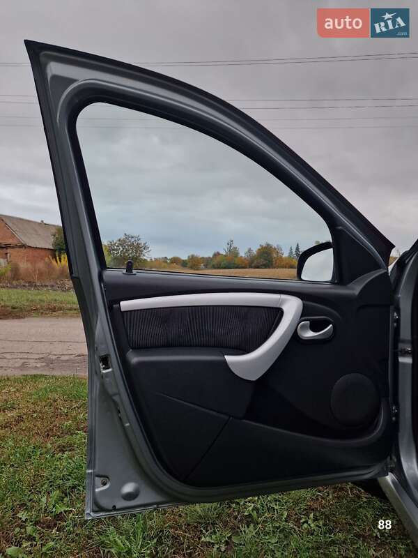 Внедорожник / Кроссовер Dacia Sandero 2009 в Полтаве