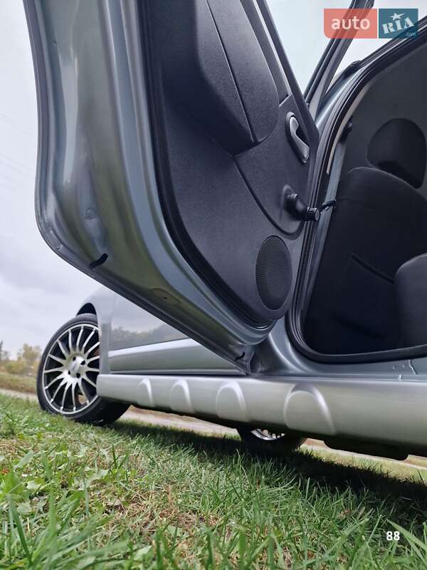 Внедорожник / Кроссовер Dacia Sandero 2009 в Полтаве