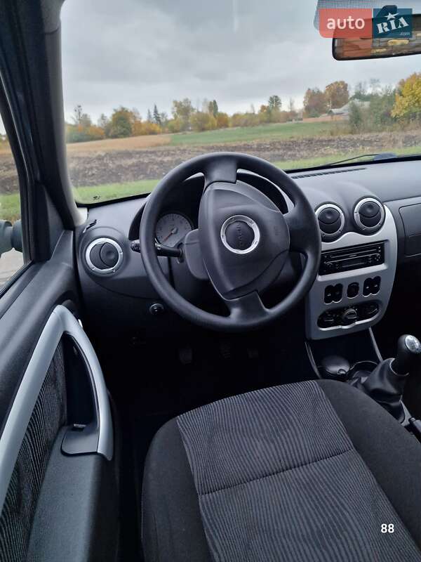 Внедорожник / Кроссовер Dacia Sandero 2009 в Полтаве