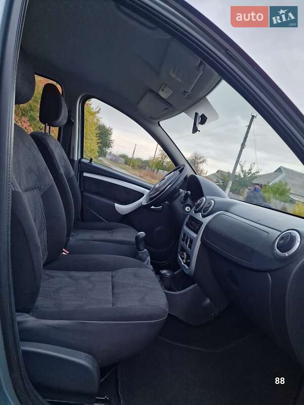 Внедорожник / Кроссовер Dacia Sandero 2009 в Полтаве