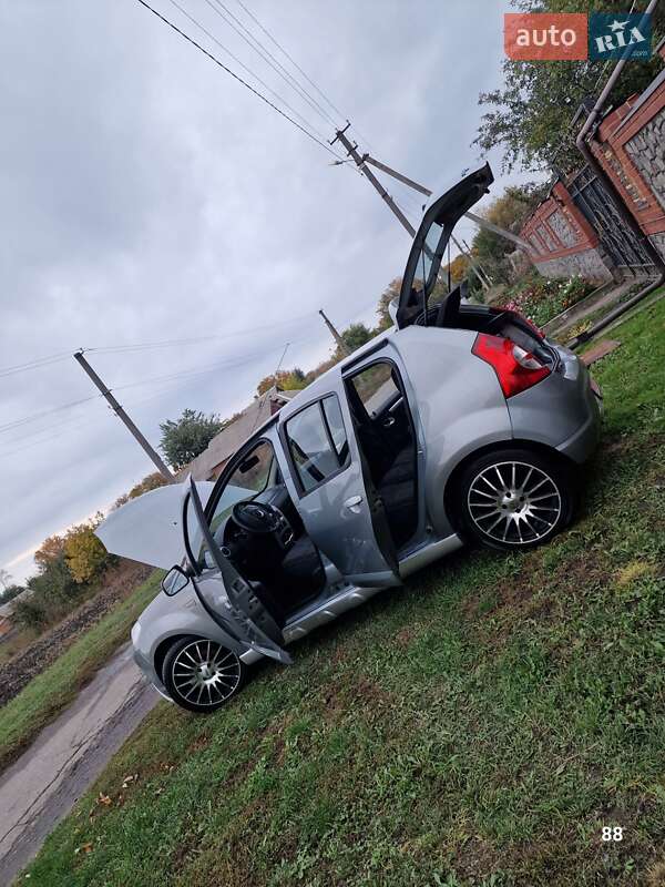 Внедорожник / Кроссовер Dacia Sandero 2009 в Полтаве