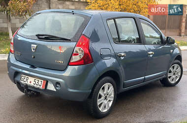 Хэтчбек Dacia Sandero 2009 в 